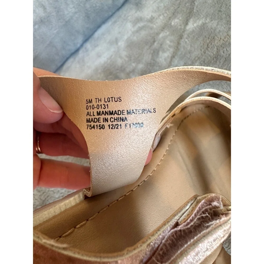 Girls rose‎ gold sandal, there about a brand
